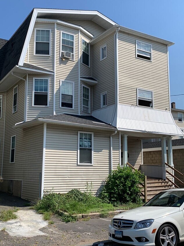 Primary Photo - 227-231-231 Spring St