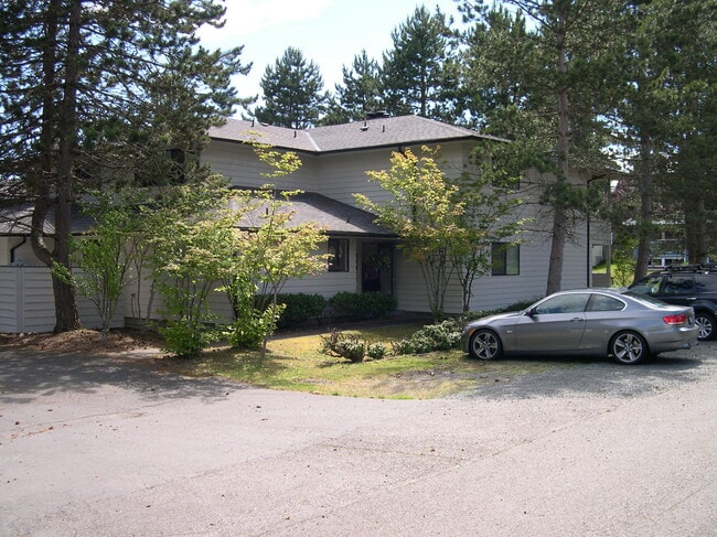 Building Photo - 3011 NE 147th St