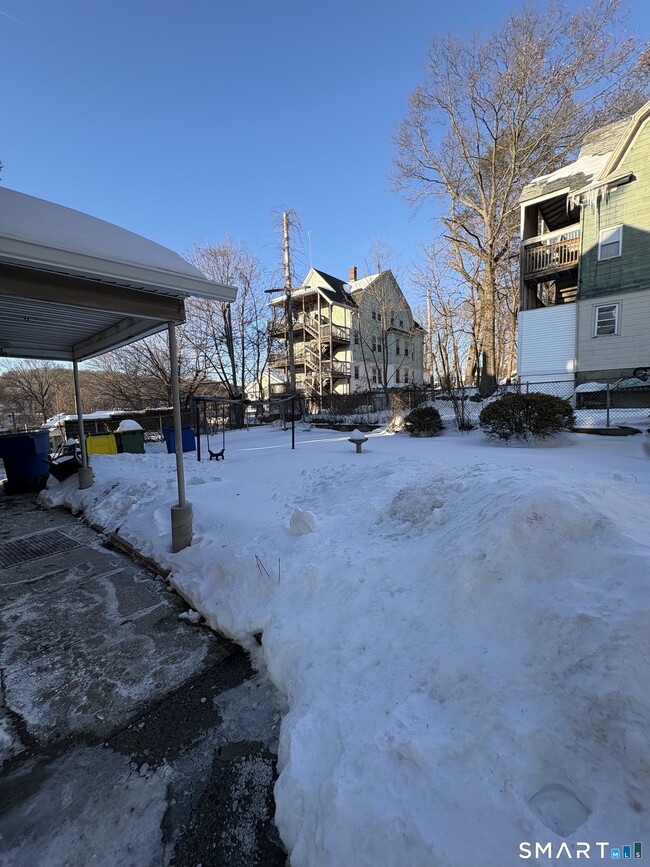 Foto del edificio - 37 Eastwood Ave