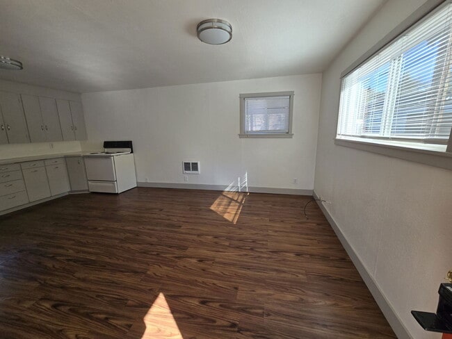 Foto del edificio - 547 NE Jackson St