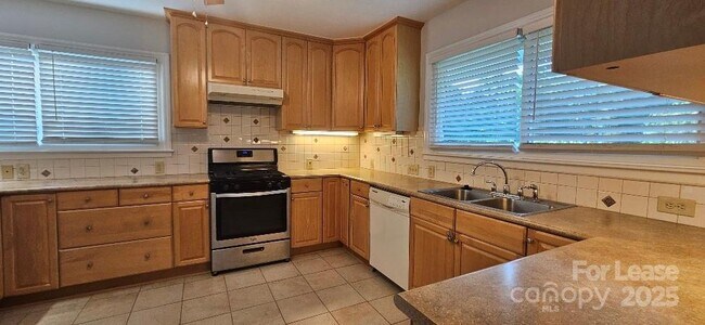 Foto del edificio - 513 Webster Pl