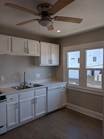 Spacious kitchen with views and eat-in area - 603 Rosemont Ave