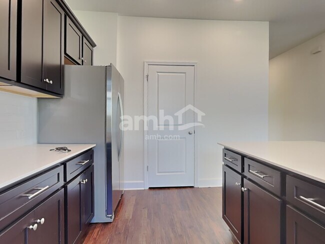 Foto del edificio - 3130 Artemisia Ln