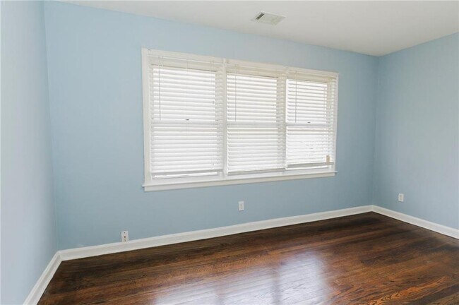 Foto del edificio - 164 Fairburn Rd SW