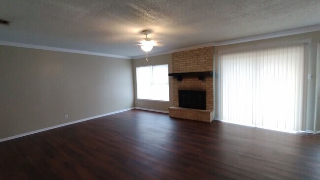 Photo - 5102 Alan Bean Dr House