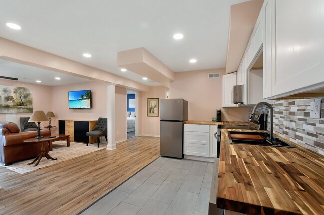 Foto del edificio - 12614 Bay Tree Way