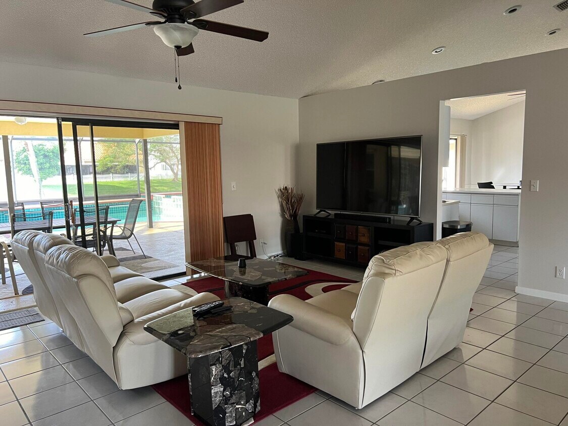 Foto principal - 9775 Sun Pointe Dr