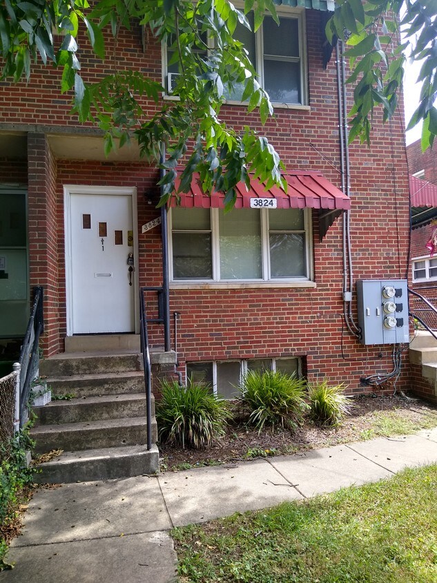 Primary Photo - 3824 Halley Terrace SE