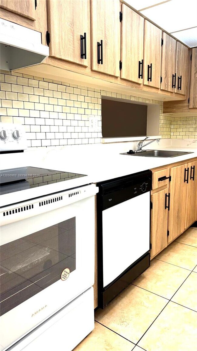 Foto del edificio - 8540 SW 133rd Avenue Rd