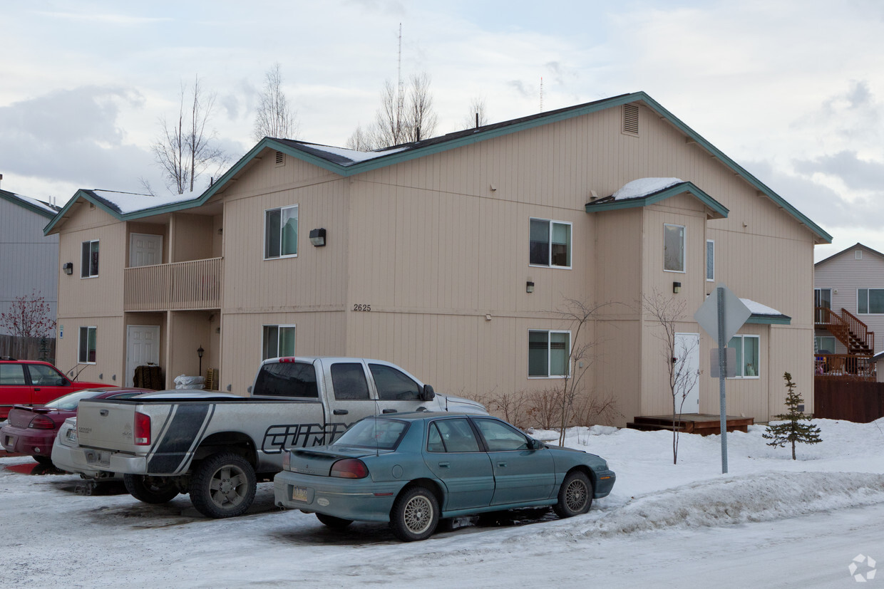 Foto del edificio - 2625-2651 E 64th Ave