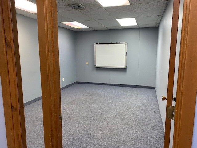 Building Photo - 264 N Main St