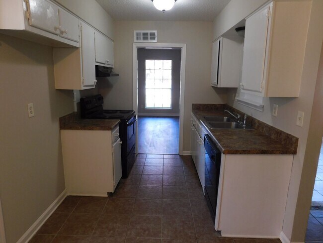 Building Photo - 2775 Normandy Dr