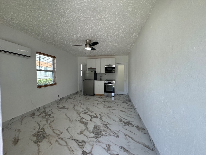 Primary Photo - 11050 Biscayne Blvd