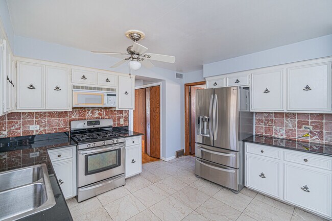 Foto del edificio - 2320 Oakton St