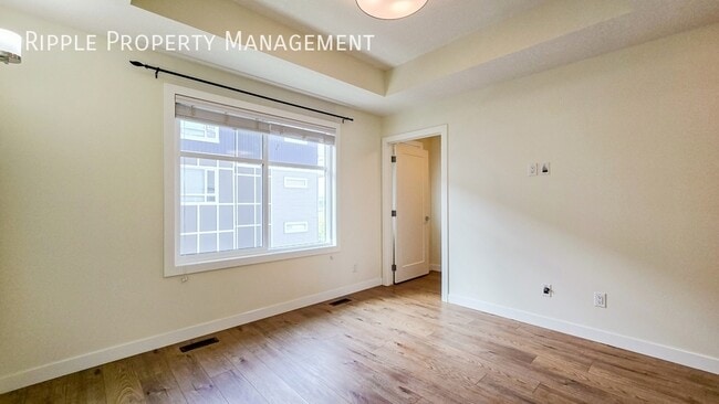 Building Photo - Modern 3 Beds, 2.5 Baths TownHouse | 1 Pet...