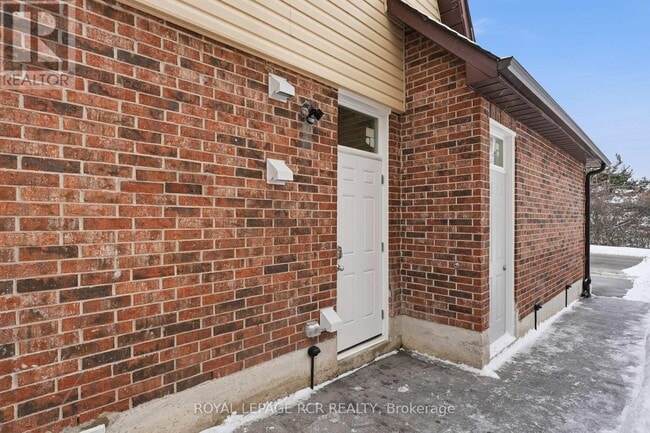 Building Photo - 74 Old Yonge St