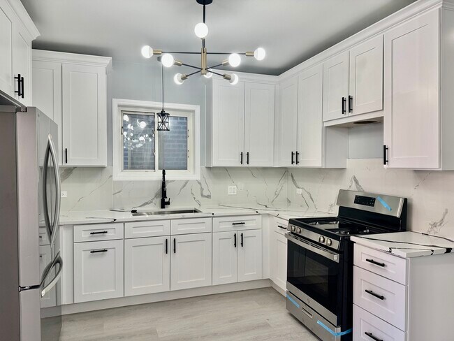 Foto del edificio - 1317 W 31st St