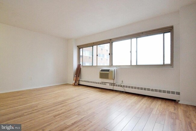 Building Photo - 2101-17 Chestnut St