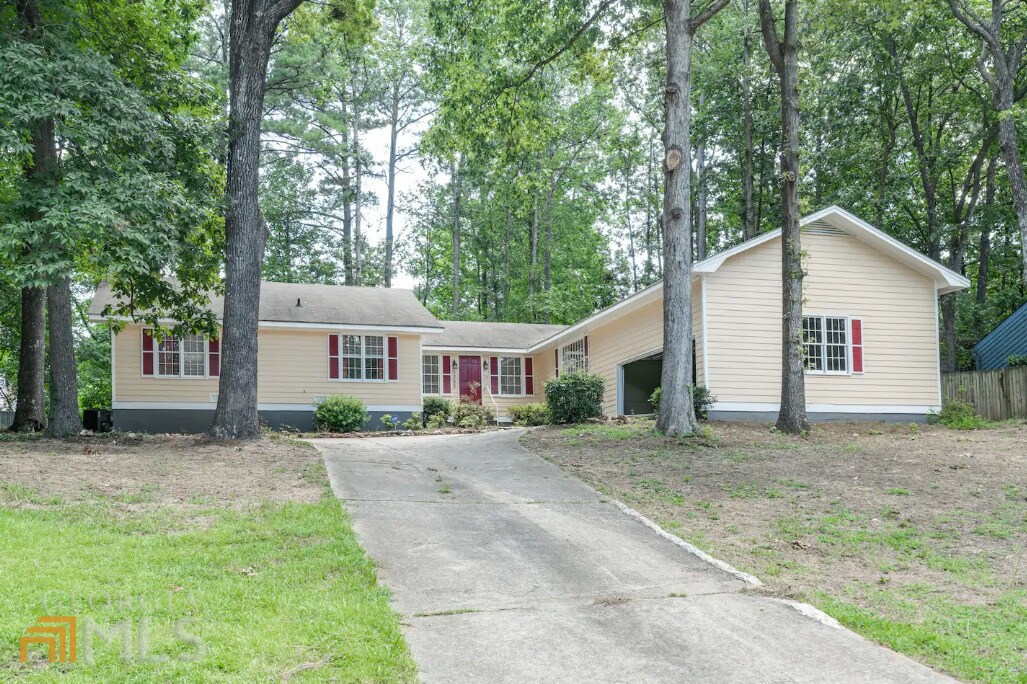 5265 Golf Valley Way, Stone Mountain, GA 30088 House Rental in Stone