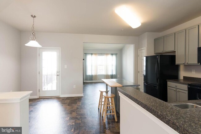Building Photo - 947 Chase Walk
