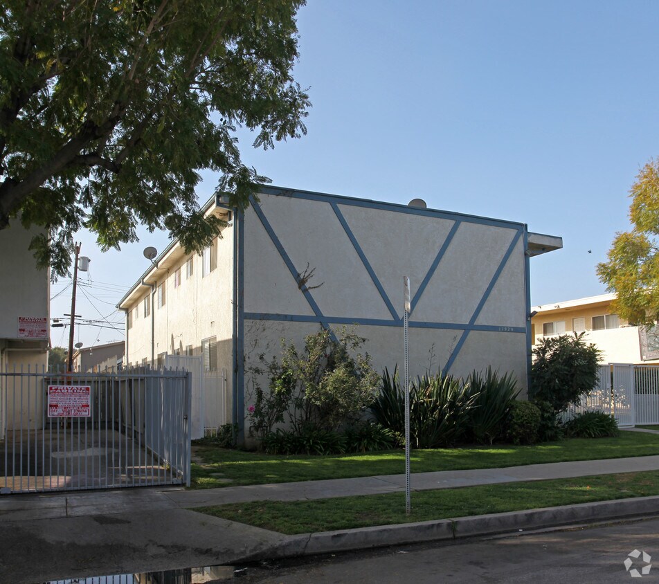 Foto principal - 17920 Schoenborn St