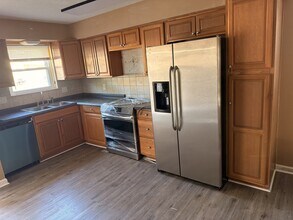 Building Photo - 1013 Valley View Dr