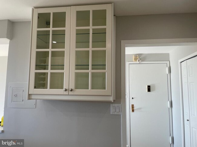 Foto del edificio - 5225 Pooks Hill Rd