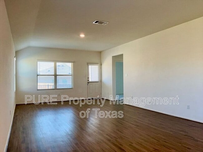 Building Photo - 101 COSMOS LN