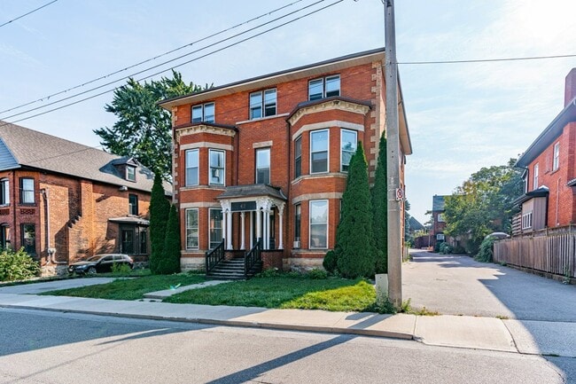 Photo du bâtiment - 67 Ontario Av