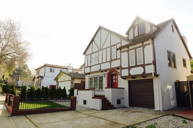 Foto del edificio - 3567 Redwood Rd