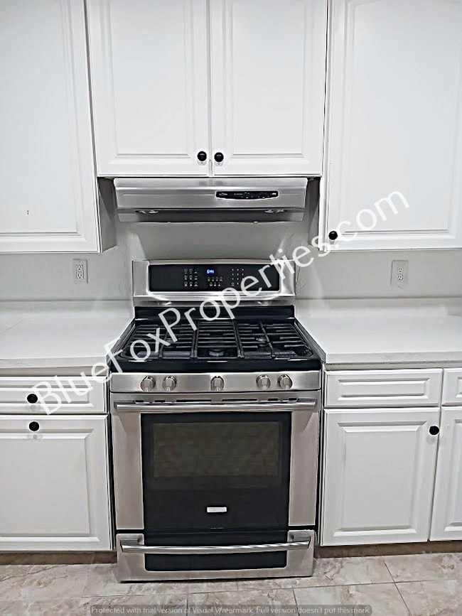 Building Photo - 2641 N Fontana Ave