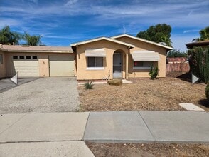 Building Photo - 493 Ave Calandria
