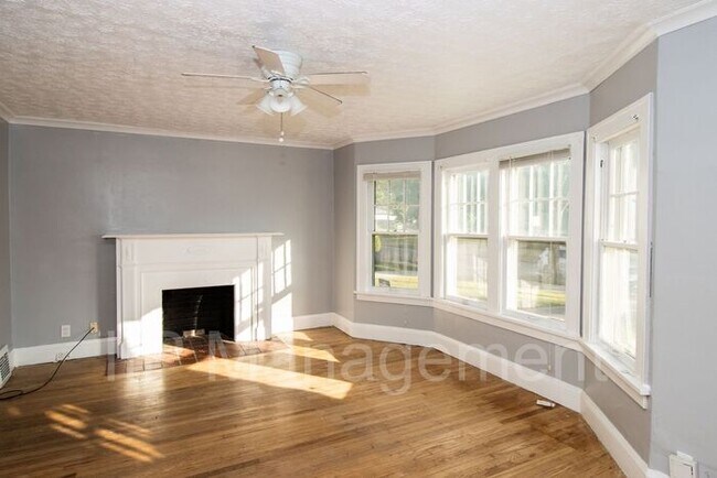 Foto del edificio - Great 3 bedroom home in the Cleveland Hts ...