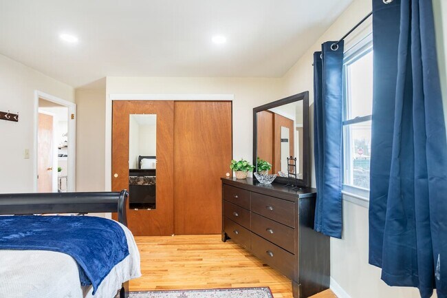 Foto del edificio - 2346 Pine St