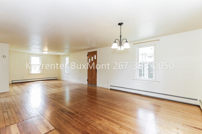Building Photo - Charming 3-Bedroom, 2-Bath Home with Large Yard and Detached 2-Car Garage