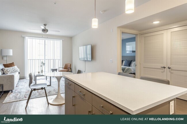 Foto del edificio - 826 E 3rd St