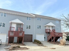 Building Photo - 615 S McLean St