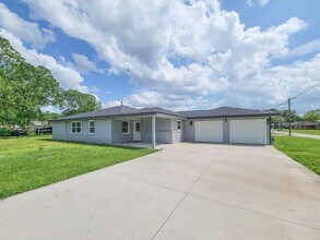 Building Photo - 3304 Lincoln St