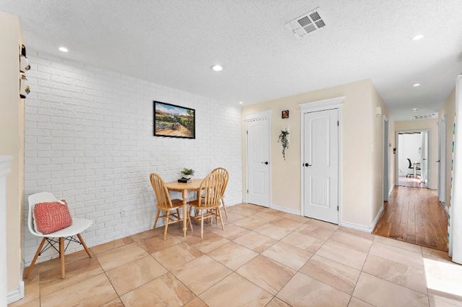 Building Photo - 2419 Briarwest Blvd