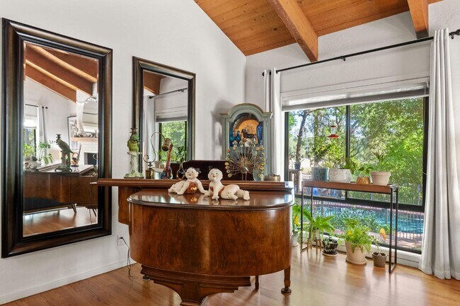 Building Photo - Rustic Elegance Meets Modern Luxury in Gra...