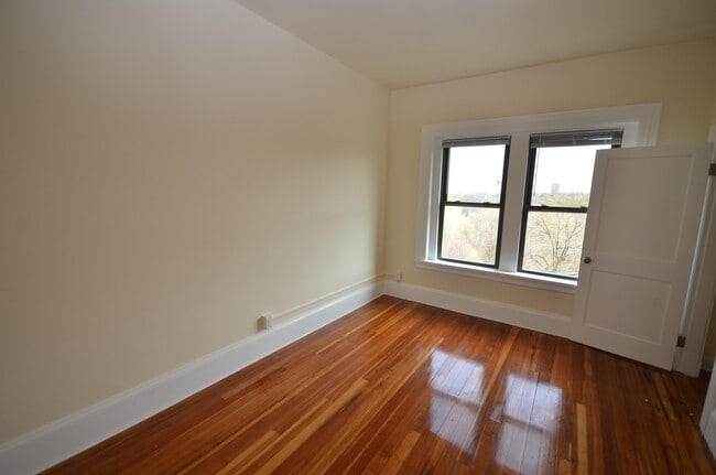 Building Photo - 1486 Beacon St