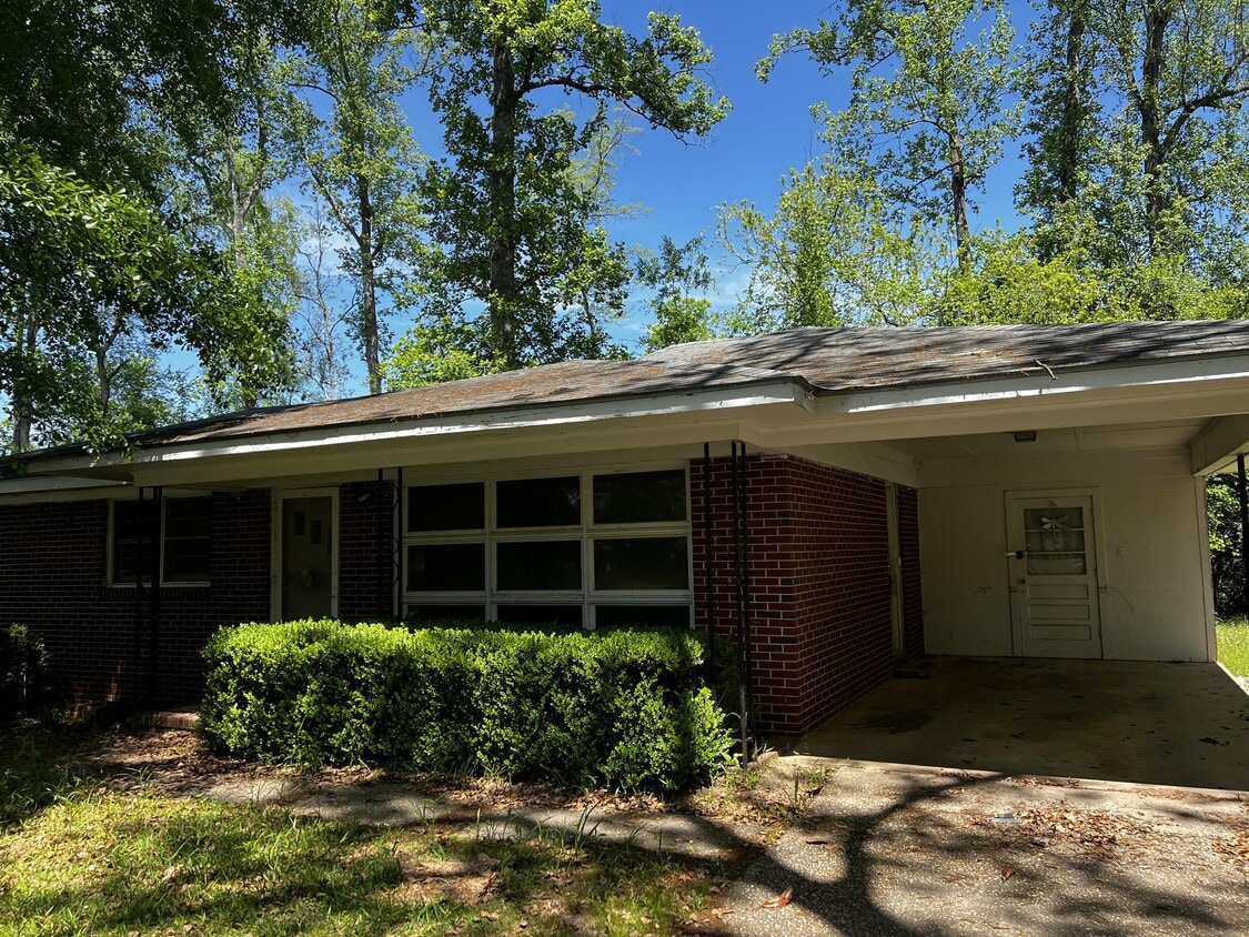 607 Valley Dr, Americus, GA 31709