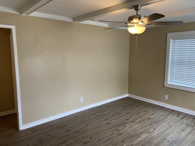 Building Photo - 3933 Brookmont Dr