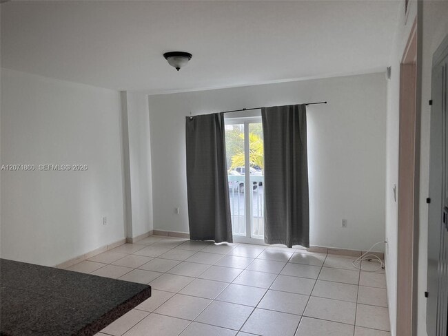 Building Photo - 2740 SW 28th Terrace