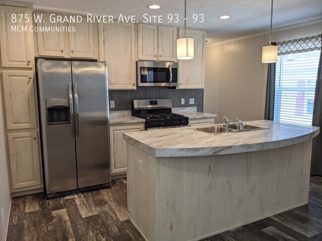 Foto del edificio - 875 W. Grand River Ave. Site 93