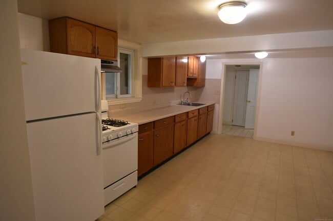 Foto del edificio - 244 Davis Ave