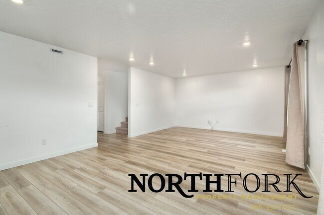 Foto del edificio - Meridian Home, Fantastic Location!