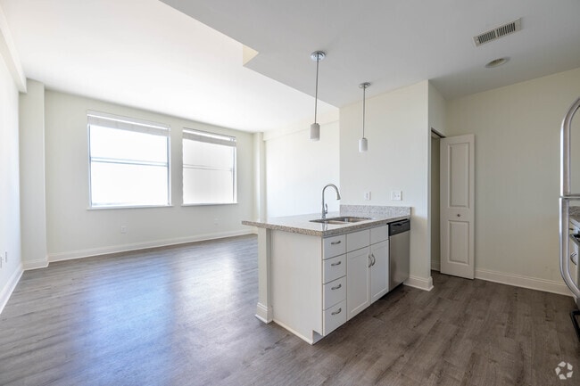 1BR, 1BA - 788SF - Kitchen - Penn Street Tower Apartments