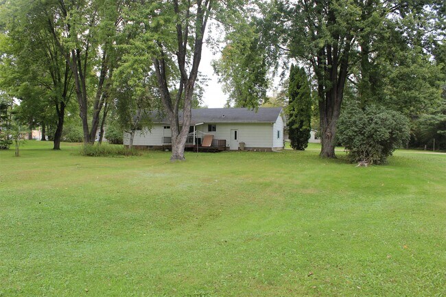 Building Photo - 147 Elmwood Ln