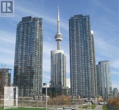 Building Photo - 15 Fort York Blvd